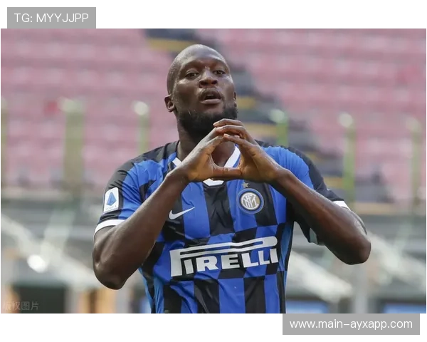 国际米兰训练课上劳塔罗连续成功背身接球，教练组称稳定度提升