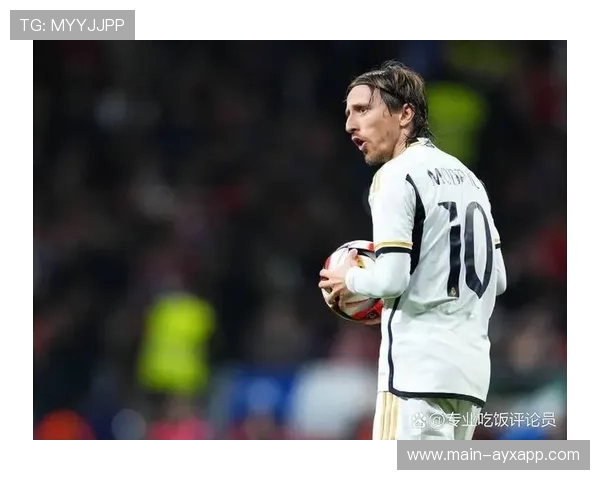 克罗地亚以莫德里奇为核心再度演练中场推进